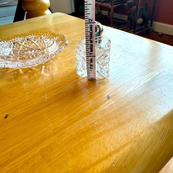 Glass dish and salt/pepper shaker set - Picture 2 of 3